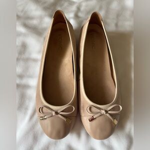 Vionic Women's suede leather Tan Taupe Ballet Flats with Bow size 11